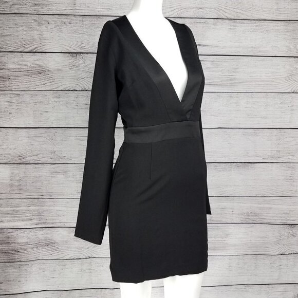 Lulus Dresses & Skirts - NEW Lulu's S Mini Dress Deep V-Neck Long sleeve